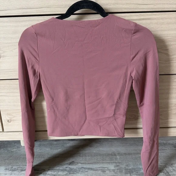 Aritzia Babaton Dusty Rose Long Sleeve Waist Length Top - Picture 3 of 3